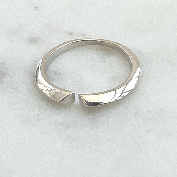 Sale $12 Firm! .925 Sterling Silver Heart Open Ended Ring - Picture 15 of 17